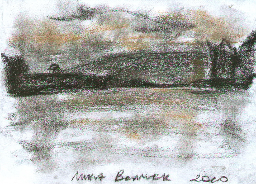 Палевое небо над горами.